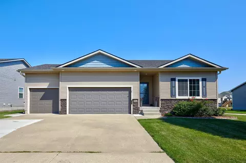 513 SE 15th St, Grimes, IA 50111