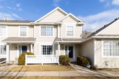 9235 Greenspire Dr #11, West Des Moines, IA 50266