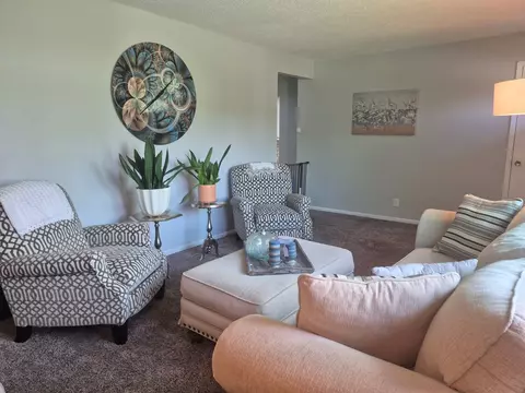 435 E Leach Ave, Des Moines, IA 50315