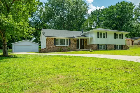 1525 E Virginia Ave, Des Moines, IA 50320