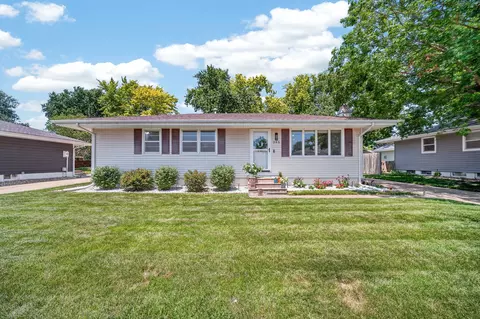 285 Gray Ave, Waukee, IA 50263