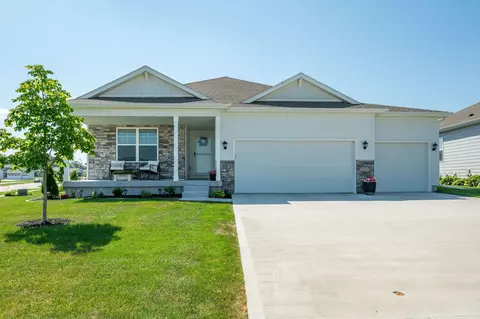800 Knoll Dr, Norwalk, IA 50211