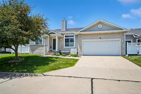 2300 E Luster Ln #5, Des Moines, IA 50320