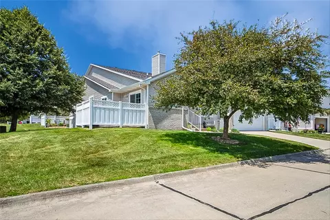 2300 E Luster Ln #5, Des Moines, IA 50320