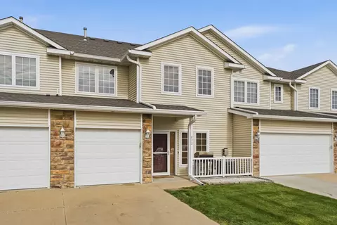 822 Red Hawk Way SE, Altoona, IA 50009