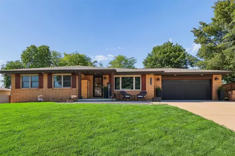 1035 Market St, Carlisle, IA 50047