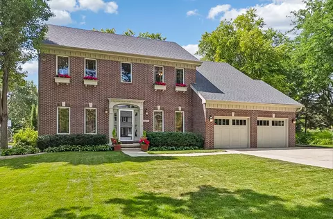 6035 Nottingham Dr, Johnston, IA 50131