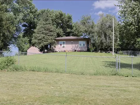 8753 SW 9th St, Des Moines, IA 50320