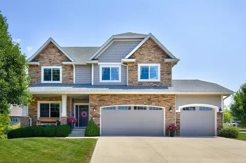 1388 S Sugar Creek Ct, West Des Moines, IA 50266