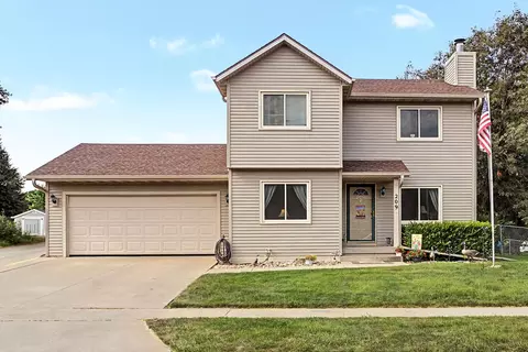 209 Rothmoor Dr, Gilbert, IA 50105