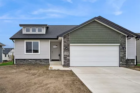 1500 Locust St, Waukee, IA 50263