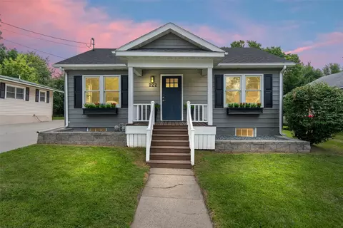 222 W 9th St S, Newton, IA 50208