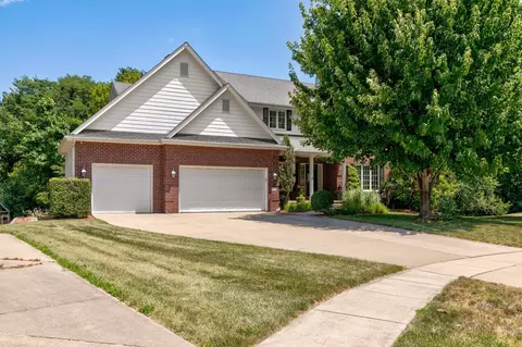 13200 Rocklyn Dr, Urbandale, IA 50323