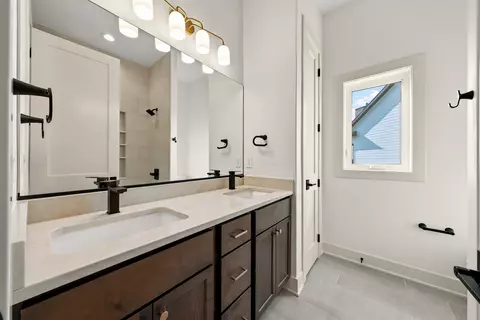 Bath - 45 NW Crabtree Ln, Waukee, IA 50263 photo 5 of 6