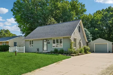 2313 E 25th St, Des Moines, IA 50317