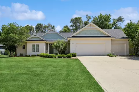 6908 NW 83rd Ave, Johnston, IA 50131