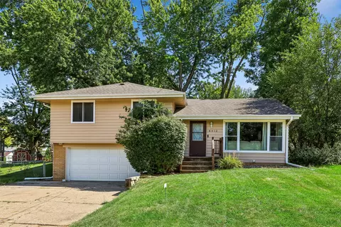 8912 Urbandale Ave, Urbandale, IA 50322