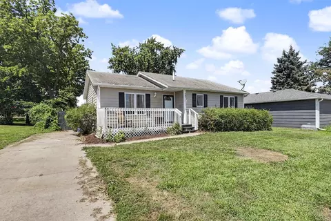 707 N 4th St, Indianola, IA 50125