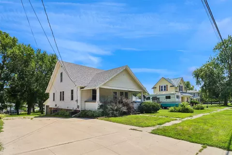 814 W 4th St S, Newton, IA 50208