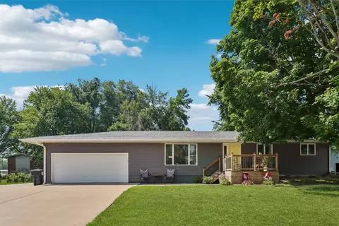 504 E Walnut St, New Sharon, IA 50207