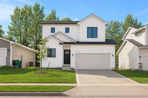 4736 167th St, Urbandale, IA 50323