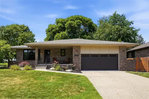 402 NW Sturbridge St, Ankeny, IA 50023