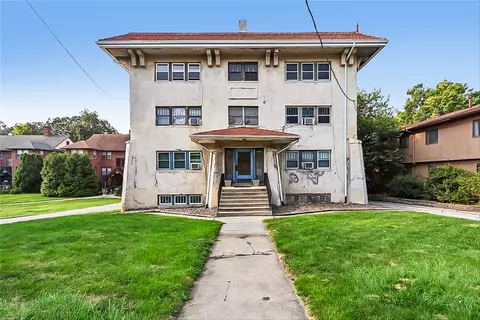 4000 University Ave #5, Des Moines, IA 50311