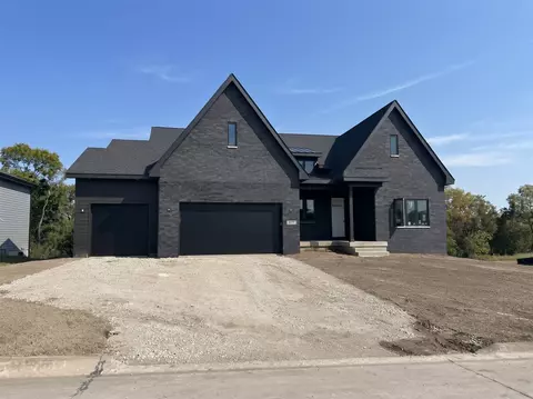 17627 Townsend Dr, Clive, IA 50325