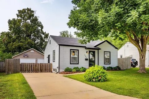 1700 57th St, Des Moines, IA 50310