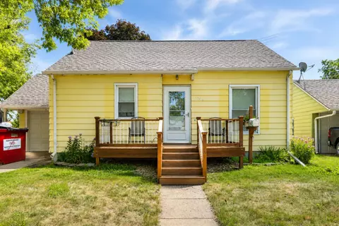 1916 6th St, Perry, IA 50220