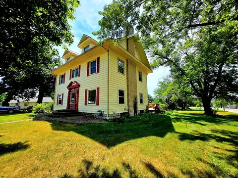 730 Grace Ave, Chariton, IA 50049