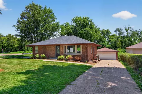 2267 NW 80th Pl, Clive, IA 50325