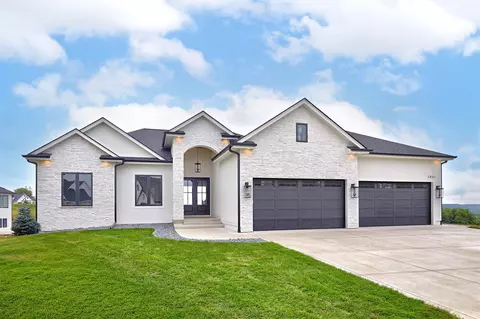1451 S Auburn Pl, West Des Moines, IA 50266