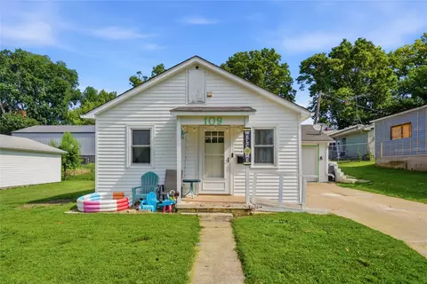 109 W Madison St, Knoxville, IA 50138