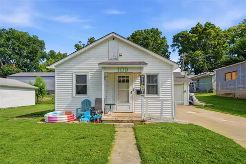 109 W Madison St, Knoxville, IA 50138