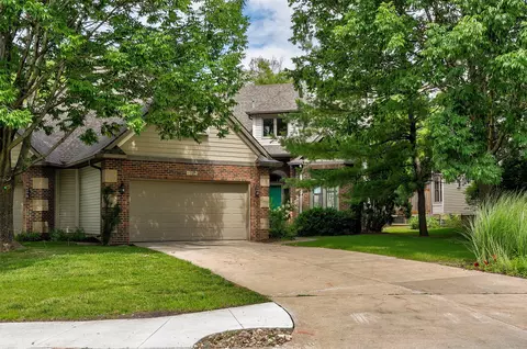 1075 Glen Oaks Dr, West Des Moines, IA 50266