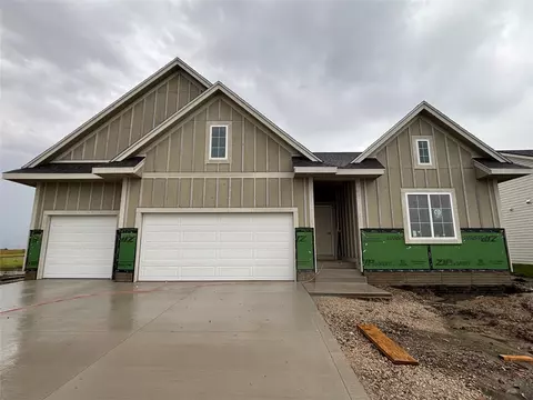 807 SW Boulder Dr, Grimes, IA 50111