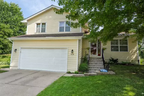 614 Brookwood Dr, Indianola, IA 50125