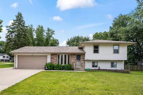 4520 Wakonda Dr, Norwalk, IA 50211