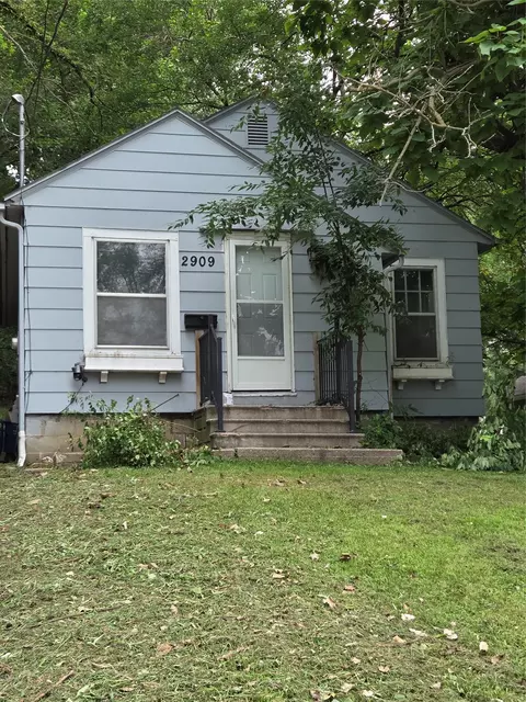 2909 1st St, Des Moines, IA 50313