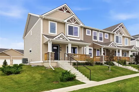 1297 S 91st St, West Des Moines, IA 50266