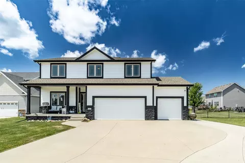 1282 Adams St SE, Bondurant, IA 50035