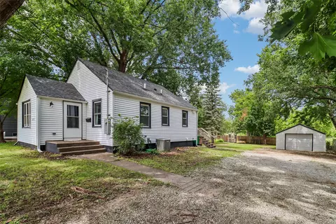 601 1st St E, Altoona, IA 50009