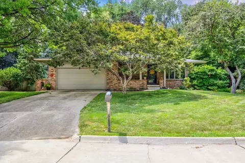 3808 Melanie Cir, Urbandale, IA 50322