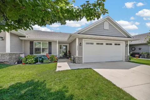 2309 E Highview Dr, Des Moines, IA 50320
