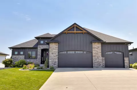 3635 NW 167th St, Clive, IA 50325