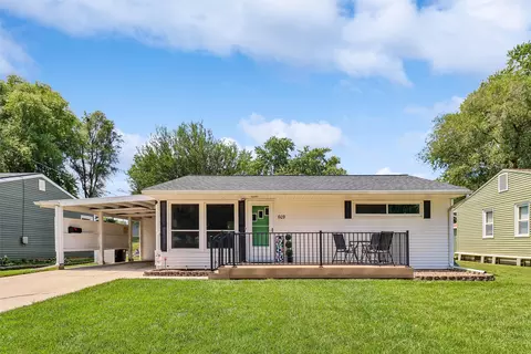 609 E 12th Street Pl N, Newton, IA 50208