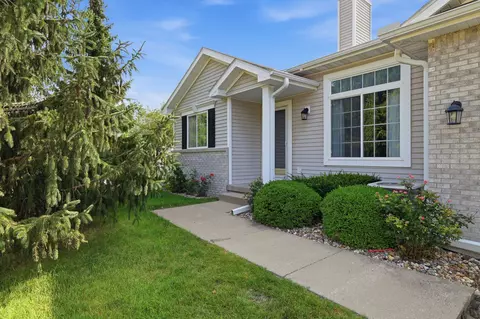 12527 Douglas Pkwy, Urbandale, IA 50323