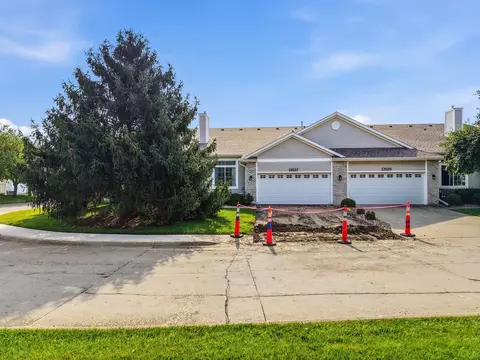 12527 Douglas Pkwy, Urbandale, IA 50323