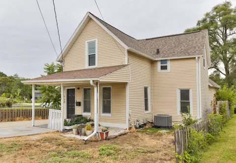 128 Hartford Ave, Des Moines, IA 50315